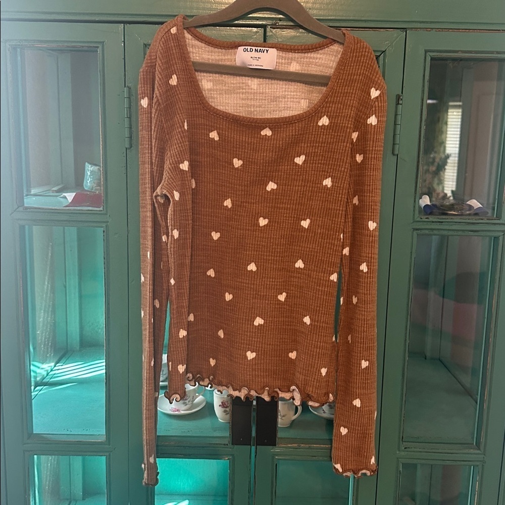 Old Navy Fitted LS Shirt with White Heart Pattern
